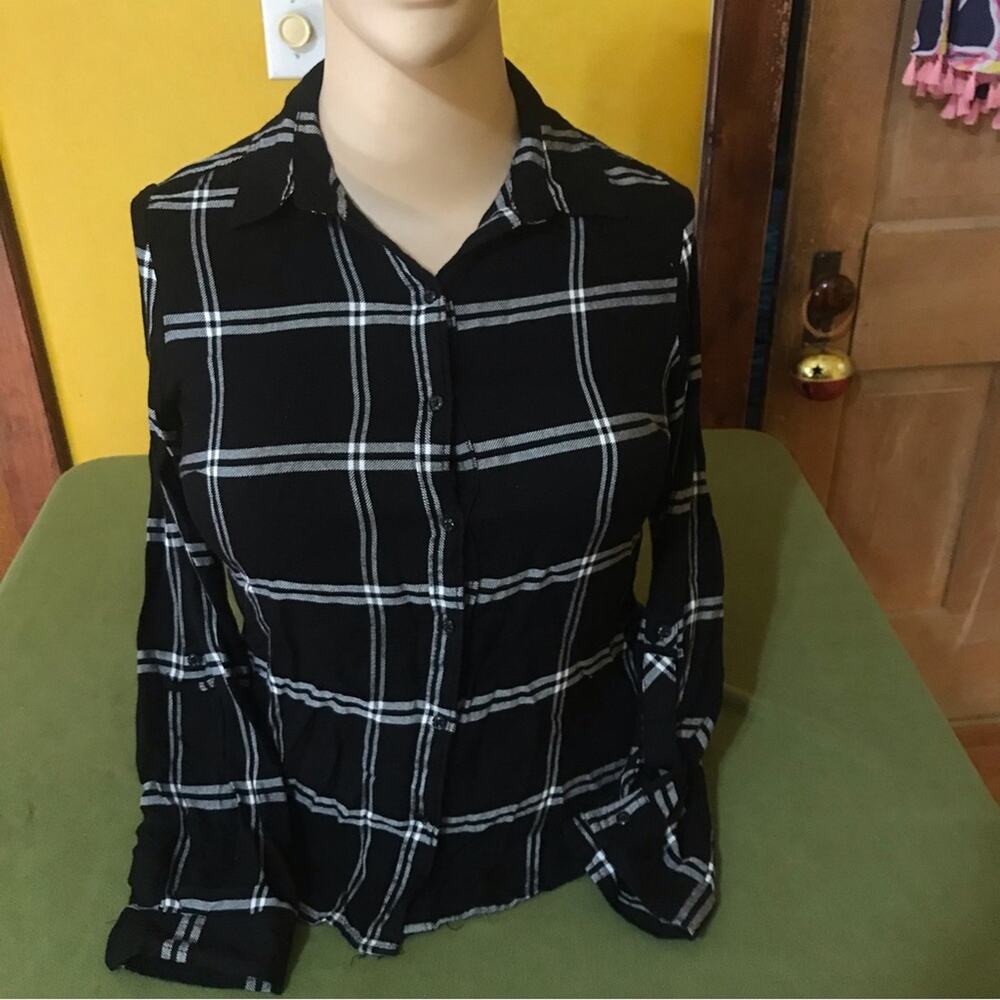 Women's‎ Zac & Rachel Petite 3/4 sleeve Black white plaid. Mannequin 46" bust.